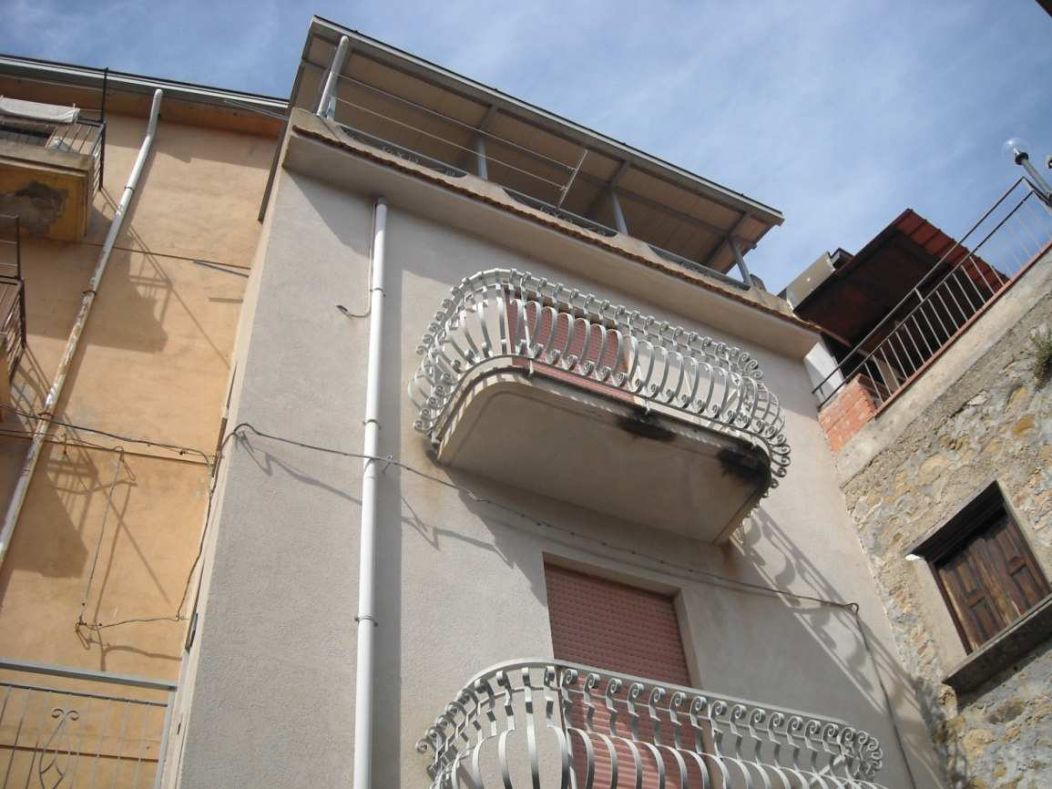 Immobile residenziale a Ficarra
